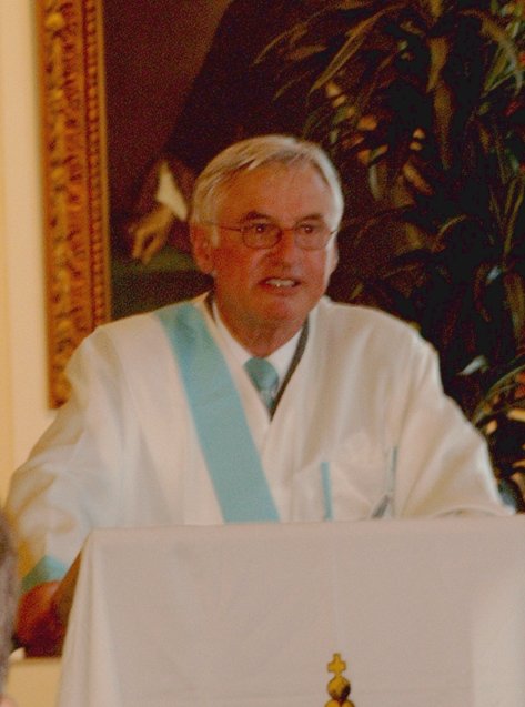 AIS-prezidanto OProf. Helmar Frank festparolas.