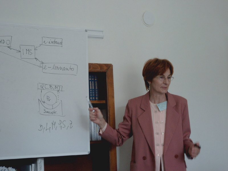 Rektoro OProf. Eva Poláková prelegas.